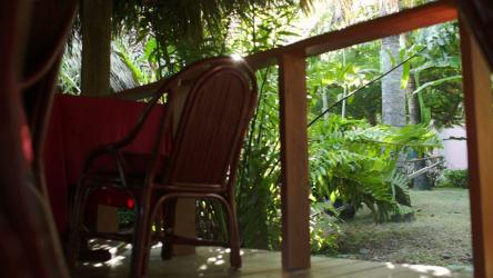 海滩上的热带咖啡馆[]