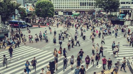 人群穿过路口[4K免费商用]