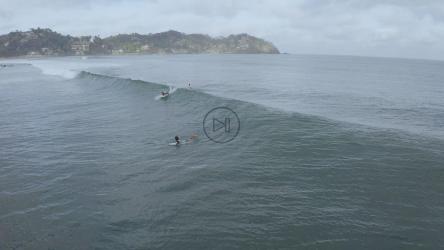 人们冲浪的鸟瞰图[免费商用]