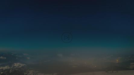 银河系在晴朗的天空中，延时[4K]