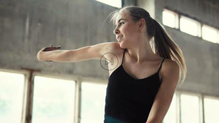 仓库里的当代舞者[]