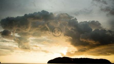 热带岛屿上的日落[]