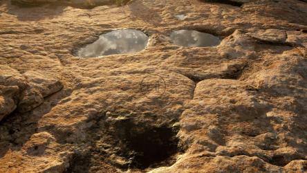 云层在一个大岩石水坑上的倒影[]