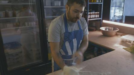 厨师准备披萨[免费商用]