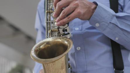 萨克斯手演奏歌曲[4K免费商用]