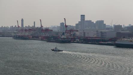 东京港江中的船只交通[]