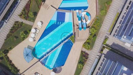 酒店旁的抽象泳池[4K]