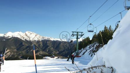 人们在山上滑雪[免费商用]