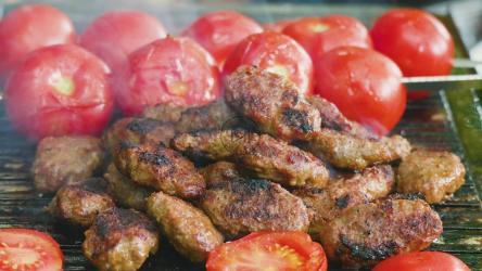 烧烤食物西红柿和肉[]