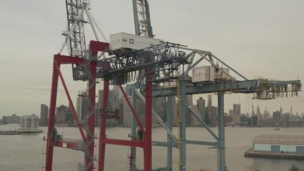 港口集装箱装载起重机的详细视图[4K]