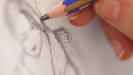 在画布上画一个女人[]