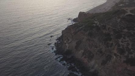 从空中看到的岩石岬[4K]