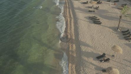 游览清澈见底的旅游海滩[4K]