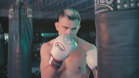 Boxer training with a punching bag at the gym[免费商用]