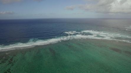 不同颜色的海洋[]