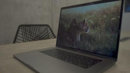 桌上的智能手机[免费商用]