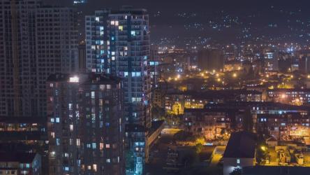 开灯和关灯的公寓楼[]