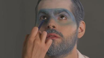 时尚男士为冬季拍摄化妆[免费商用]