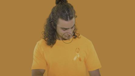 用缎带支持一名男子对抗儿童癌症[免费商用]