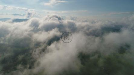 山上的云，航拍[4K]