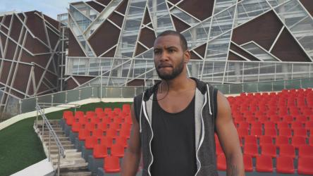 男子伸展手臂[免费商用]