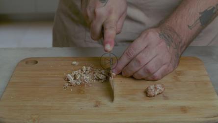 Man chopping walnuts on a wooden board[4K免费商用]