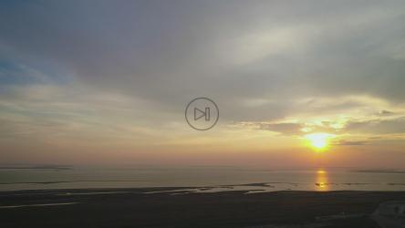 阴天在岛屿上放松日落[4K]