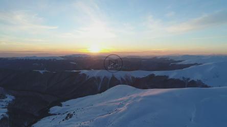 从冬山上看到的日落[4K]