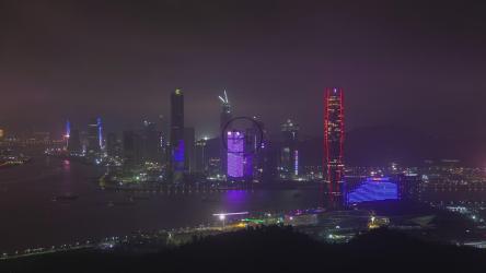 广东夜晚照亮摩天大楼[]