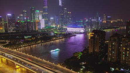 夜晚的珠江与城市景观[]
