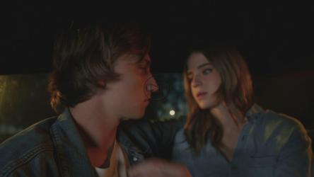 情侣在车里接吻[免费商用]