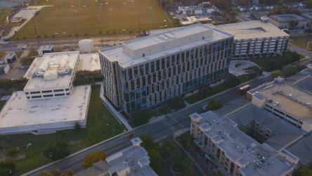 Aerial view of a city's administrative district[免费商用]