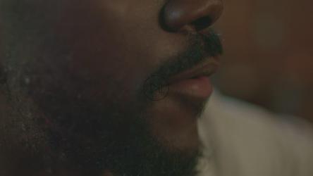 一个男人的特写'；It’s face driving a margarita[免费商用]