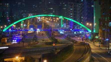 夜间的城市交通和街道[4K]
