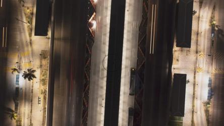 从上方拍摄的夜晚大道的延时[免费商用]