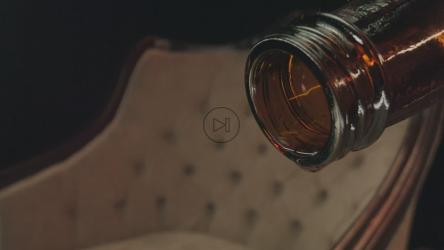 倒酒时的瓶口[免费商用]