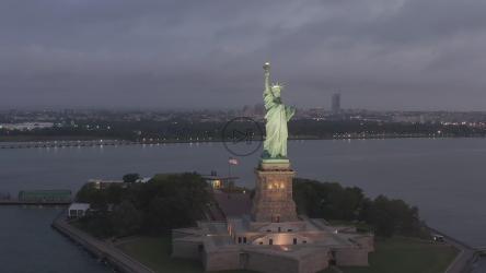 黄昏中的自由女神像[4K]