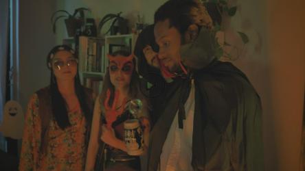 朋友们在化妆舞会上自拍[免费商用]