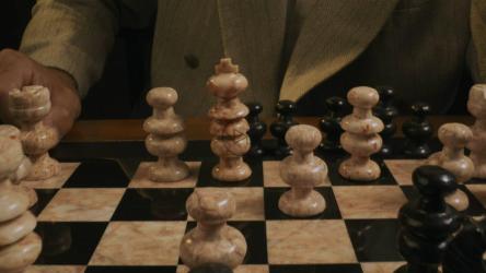 一个男人'；我们打开棋盘[免费商用]