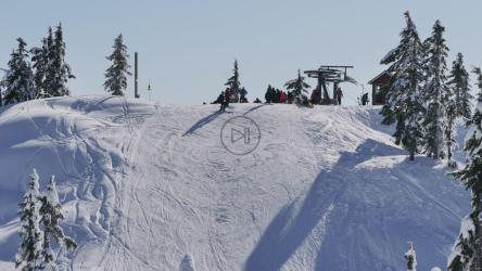 雪坡上的滑雪者[4K免费商用]