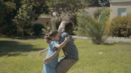 哥哥安慰妹妹[]