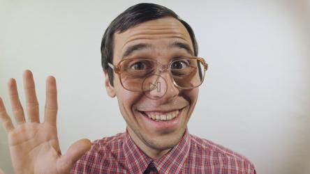 Nerdy男子打招呼并调情[4K]