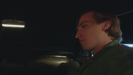 浪漫情侣晚上在车里[免费商用]