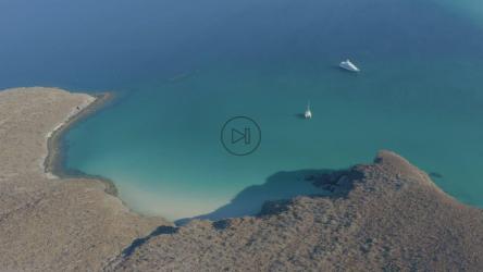 海上河口鸟瞰图[免费商用]