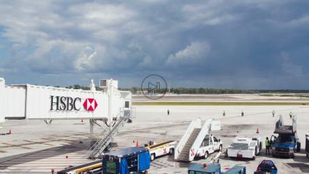 飞机抵达航站楼[免费商用]