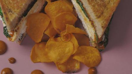 薯片和半烤三明治[4K免费商用]