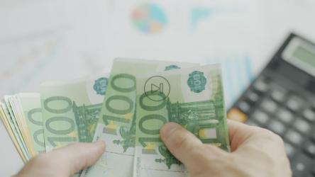 手数欧元钞票[]