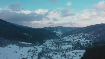 冬季多山行星鸟瞰图[4K]