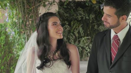 幸福的新婚夫妇携手同行[免费商用]