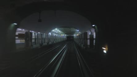 地下地铁列车[]